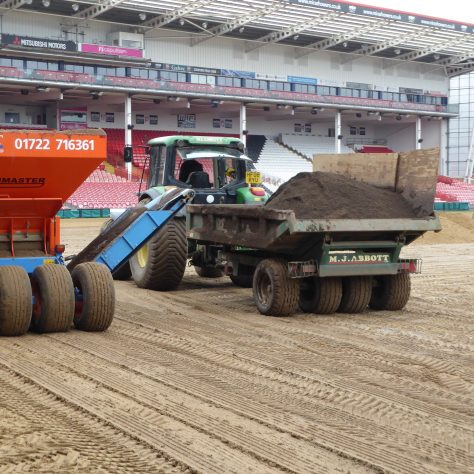 Cutting the final drainage trenches at the eastern end of the pitch area. 