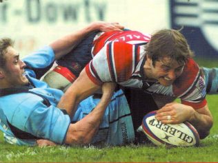 Gomarsall scores in 28-16 win at Kingsholm over his future club Worcester Warriors January 2005