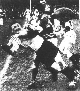 Denis Ibbotson gets his pass away. Gloucester v Pontypool March 1959. Owing to the clash of colours Gloucester played in white shirts | Citizen