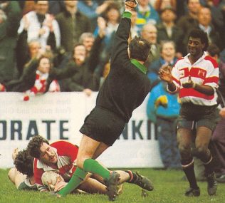 For once a bystander, Derrick Morgan applauds as Mike Teague scores in Gloucester's 1989-90 1/4 Final win over Nottingham