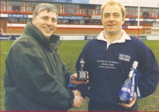 Stuart Barnes presents Mark Mapletoft with the Allied Dunbar Rugby World Player of the Month award March 1998