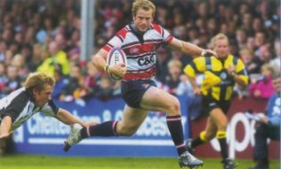 Sinbad evades the grasp of Jonny Wilkinson to score against the Falcons at Kingsholm 2004