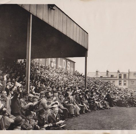 Shed crowd, undated